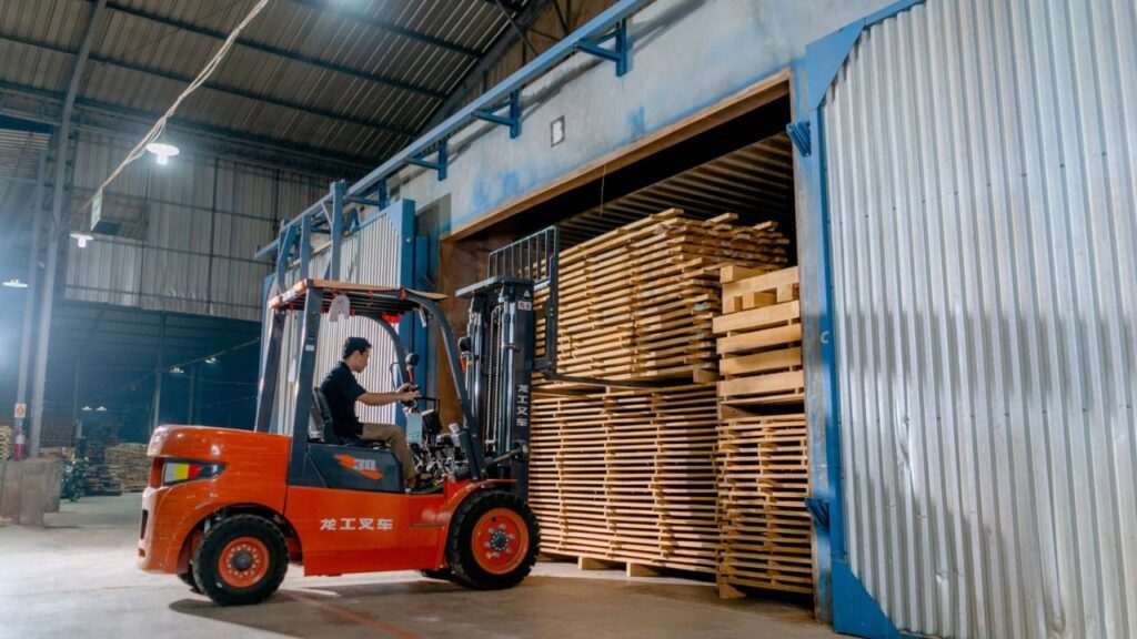 Lift Operator Jobs in Dubai Salary Reality, Benefits & Who Is Actually Hiring